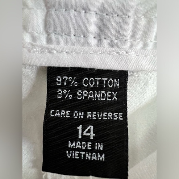 New York & Company White Flat-front Shorts - Picture 4 of 11